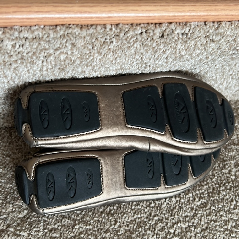 AK ANNE KLEIN: Ballet flat shoes.  Size 7. Gold & Pewter colors. - Picture 6 of 9